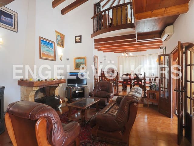 5 bedroom Villa for sale in Beniarjó with pool garage - € 699,000 (Ref: 8239276)