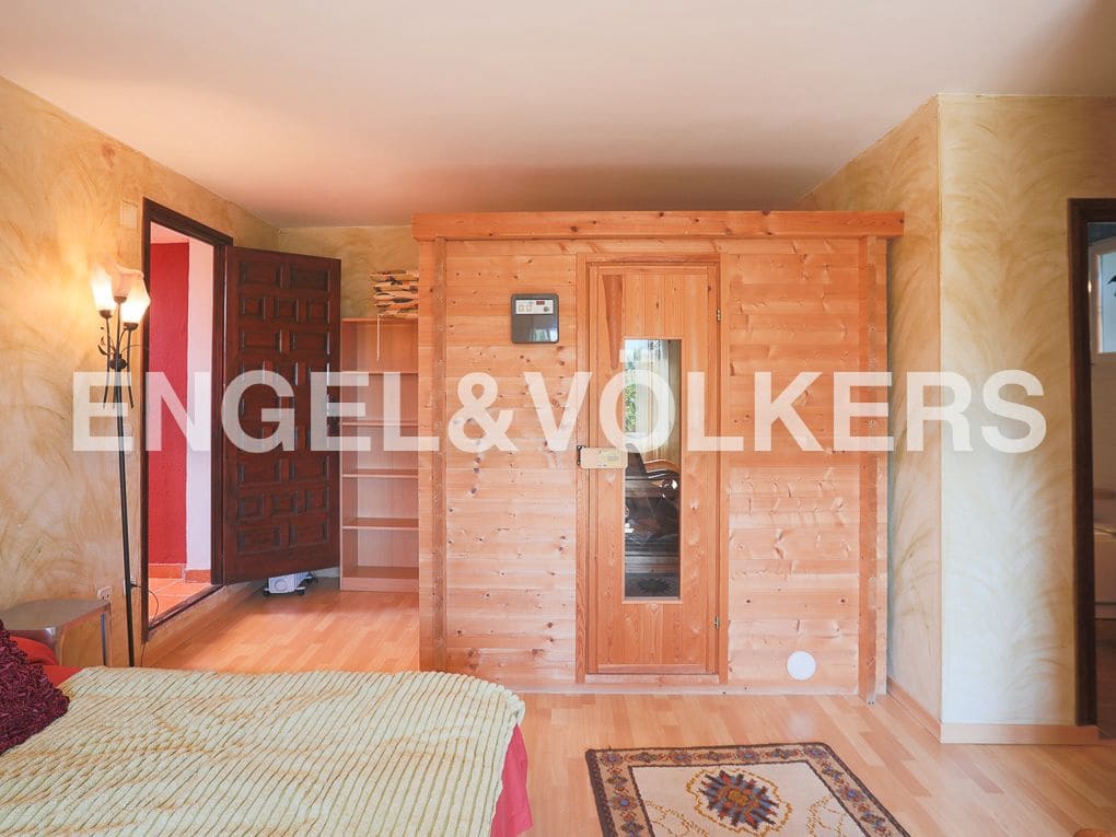 5 bedroom Villa for sale in Beniarjo with pool garage - € 699,000 (Ref: 8239276)