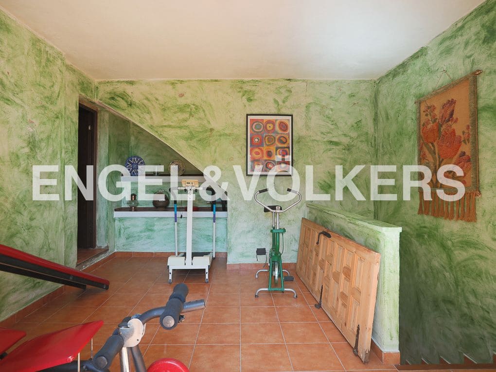 5 bedroom Villa for sale in Beniarjo with pool garage - € 699,000 (Ref: 8239276)