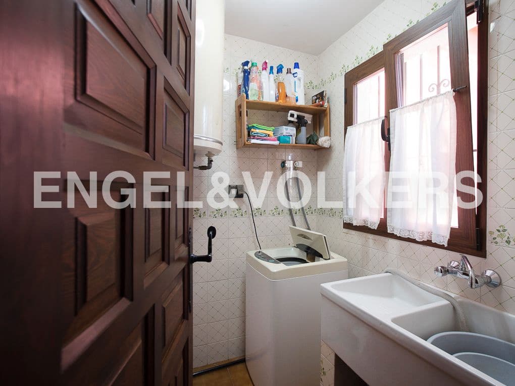 5 bedroom Villa for sale in Beniarjo with pool garage - € 699,000 (Ref: 8239276)