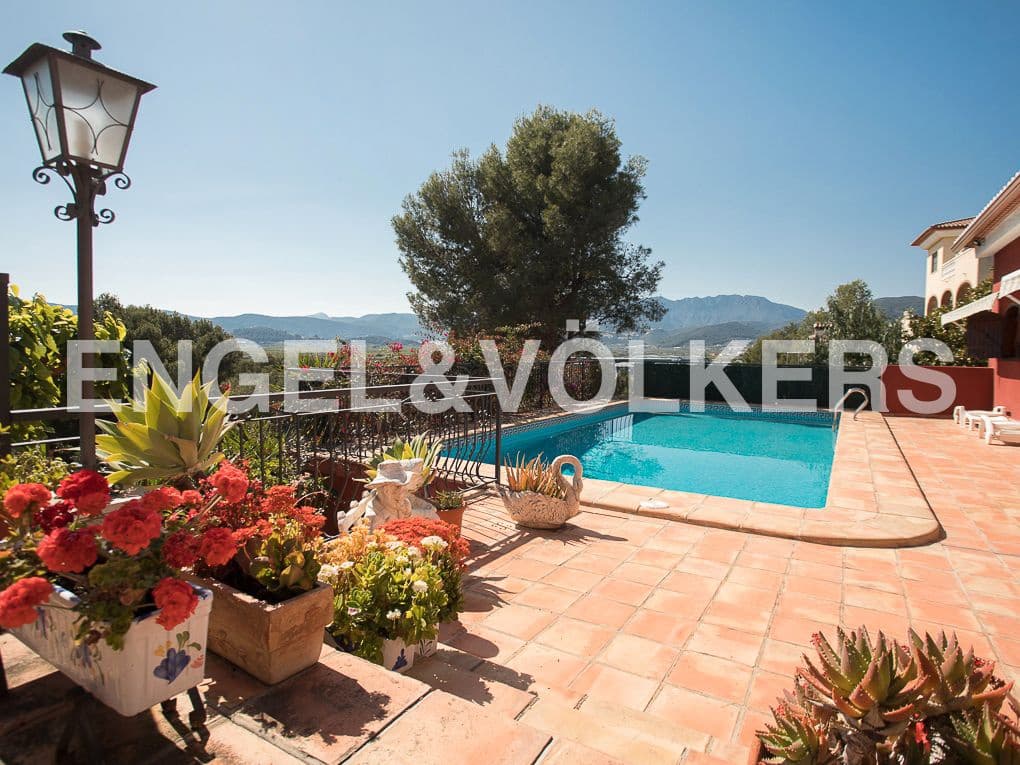 5 bedroom Villa for sale in Beniarjo with pool garage - € 699,000 (Ref: 8239276)