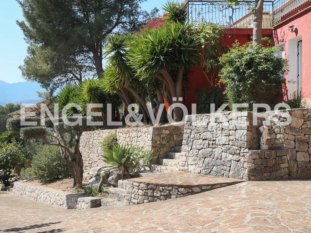 5 bedroom Villa for sale in Beniarjo with pool garage - € 699,000 (Ref: 8239276)
