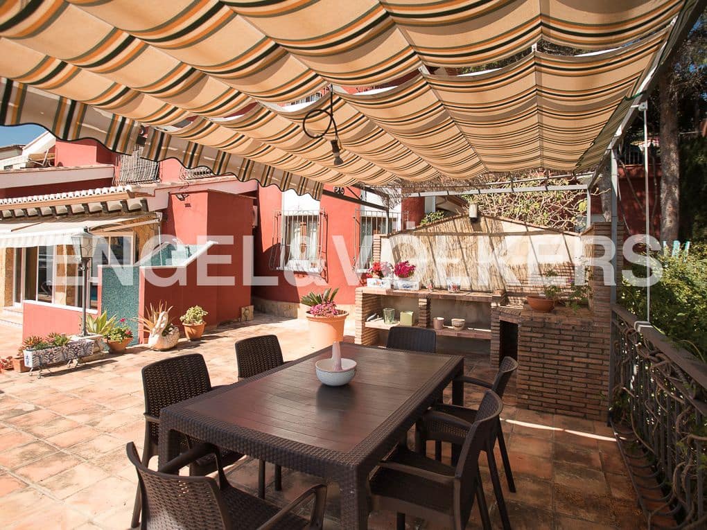 5 bedroom Villa for sale in Beniarjo with pool garage - € 699,000 (Ref: 8239276)