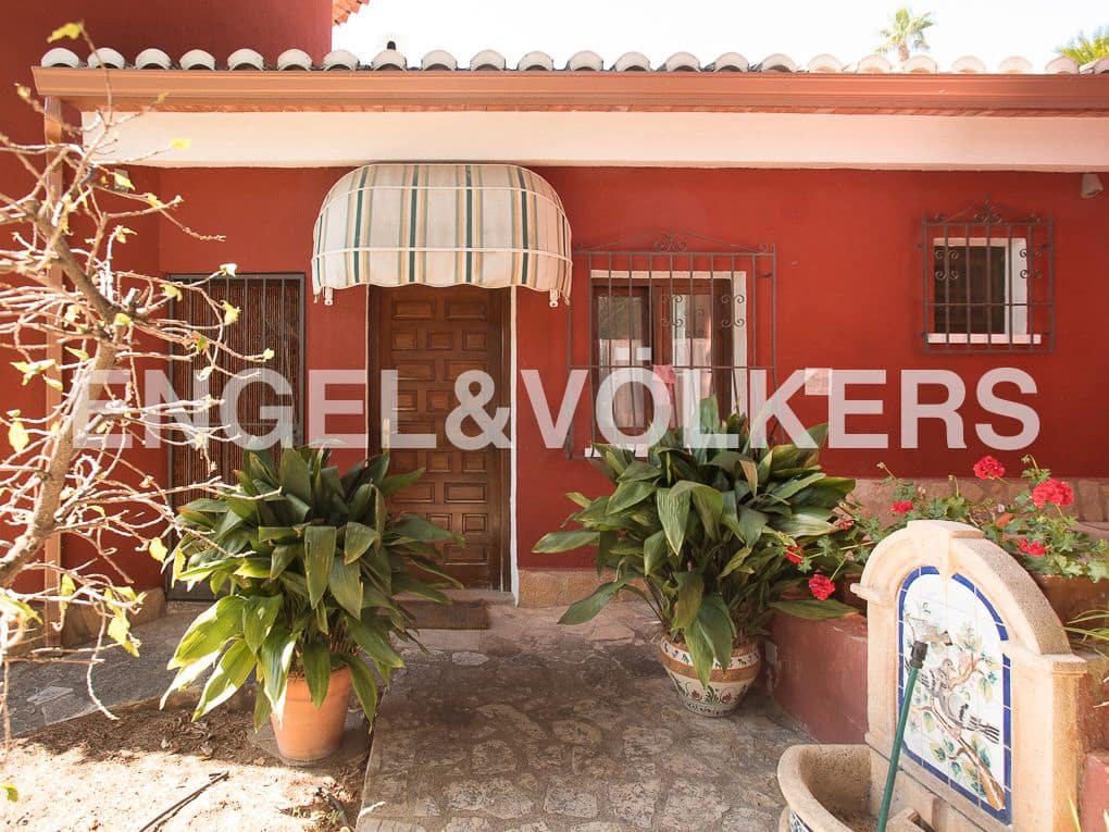 5 bedroom Villa for sale in Beniarjo with pool garage - € 699,000 (Ref: 8239276)