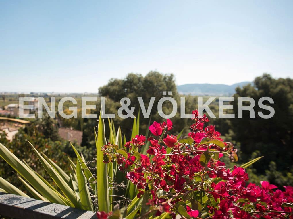 5 bedroom Villa for sale in Beniarjo with pool garage - € 699,000 (Ref: 8239276)