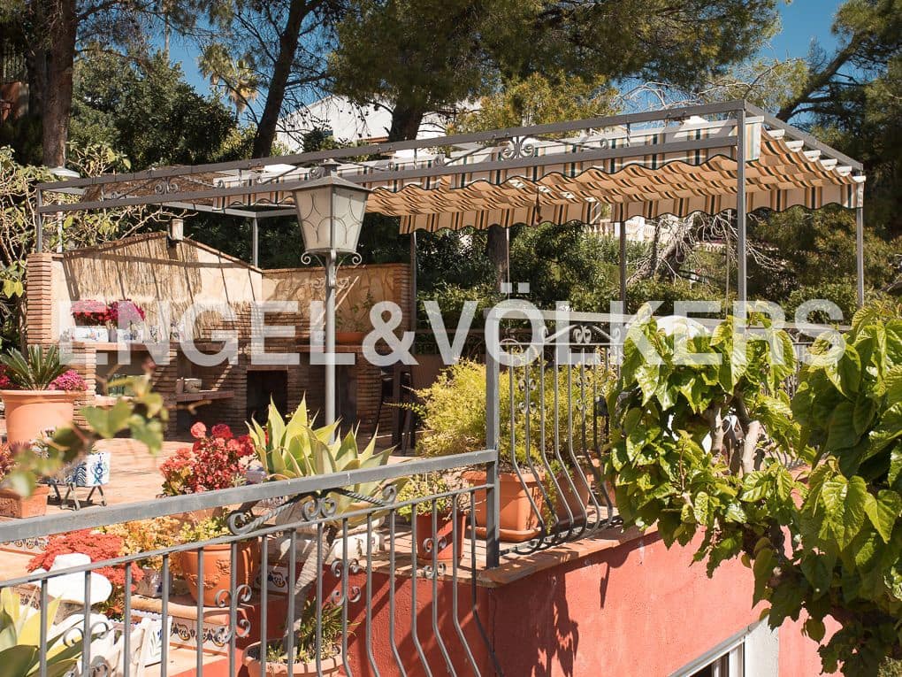 5 bedroom Villa for sale in Beniarjo with pool garage - € 699,000 (Ref: 8239276)