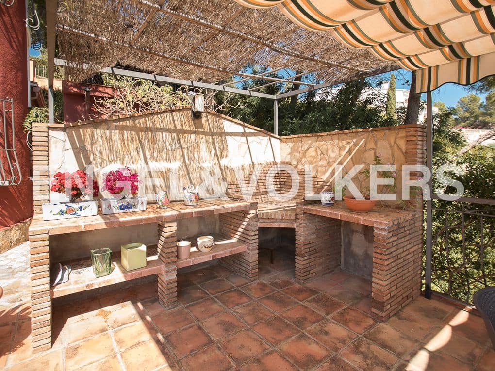 5 bedroom Villa for sale in Beniarjo with pool garage - € 699,000 (Ref: 8239276)