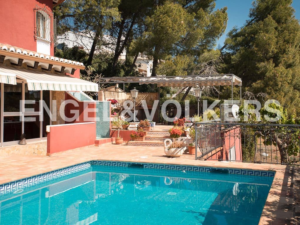 5 bedroom Villa for sale in Beniarjo with pool garage - € 699,000 (Ref: 8239276)