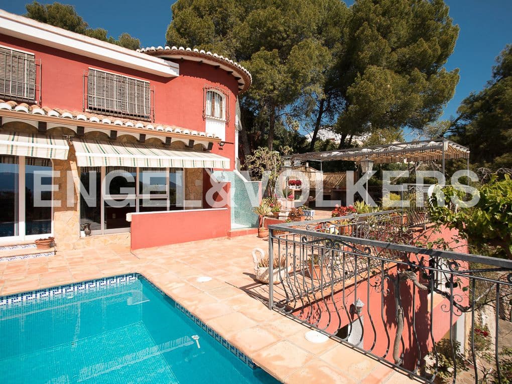 5 bedroom Villa for sale in Beniarjo with pool garage - € 699,000 (Ref: 8239276)