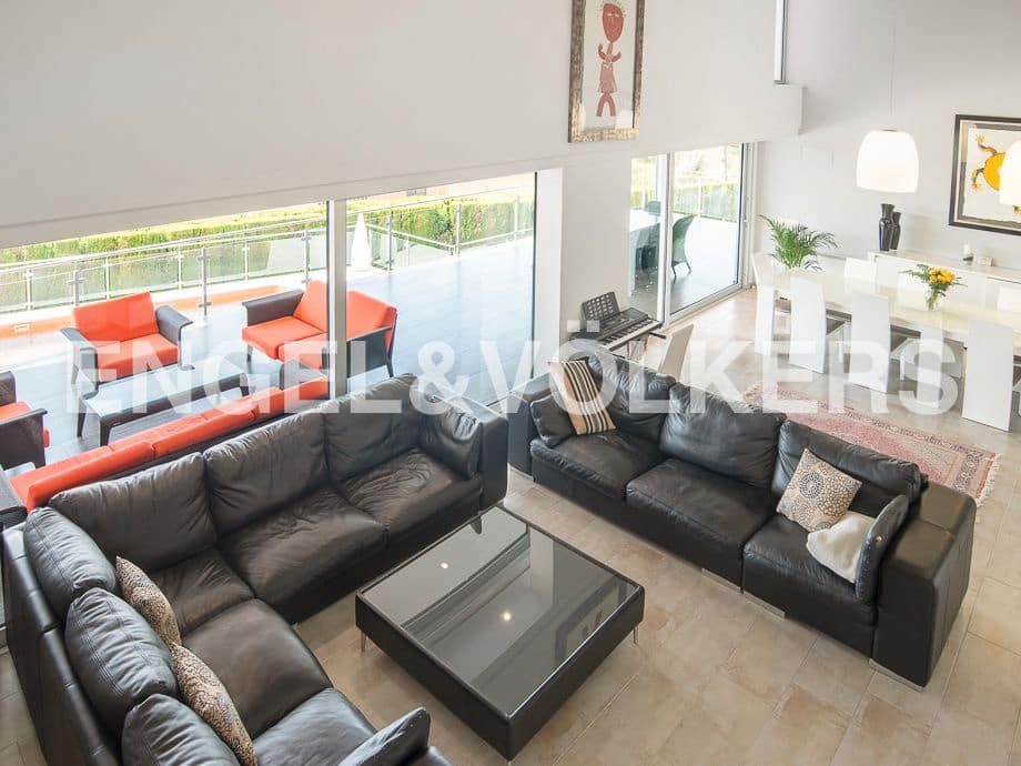 6 bedroom Villa for sale in Borriol with pool garage - € 2,200,000 (Ref: 8239282)