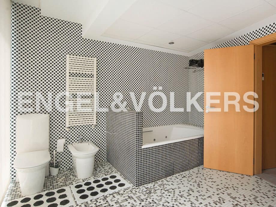 6 bedroom Villa for sale in Borriol with pool garage - € 2,200,000 (Ref: 8239282)