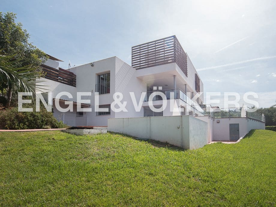 6 bedroom Villa for sale in Borriol with pool garage - € 2,200,000 (Ref: 8239282)