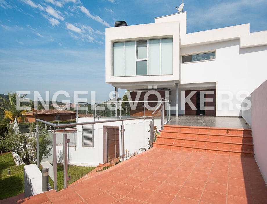 6 bedroom Villa for sale in Borriol with pool garage - € 2,200,000 (Ref: 8239282)
