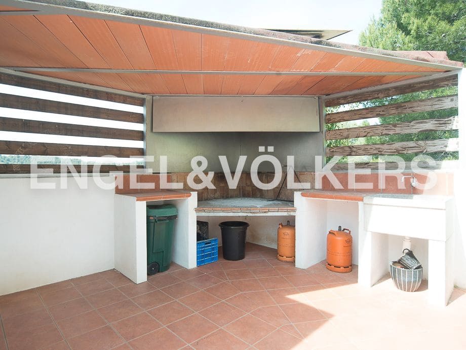 6 bedroom Villa for sale in Borriol with pool garage - € 2,200,000 (Ref: 8239282)