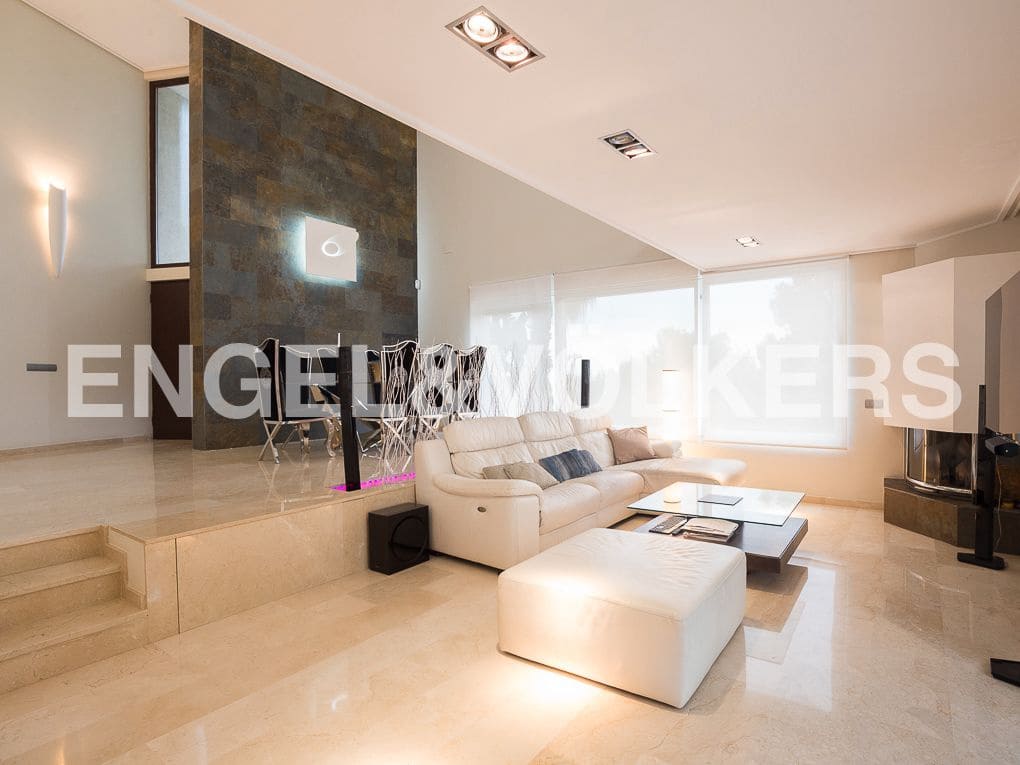 4 Zimmer Villa zu verkaufen in Gilet mit Pool Garage - 790.000 € (Ref: 8239283)
