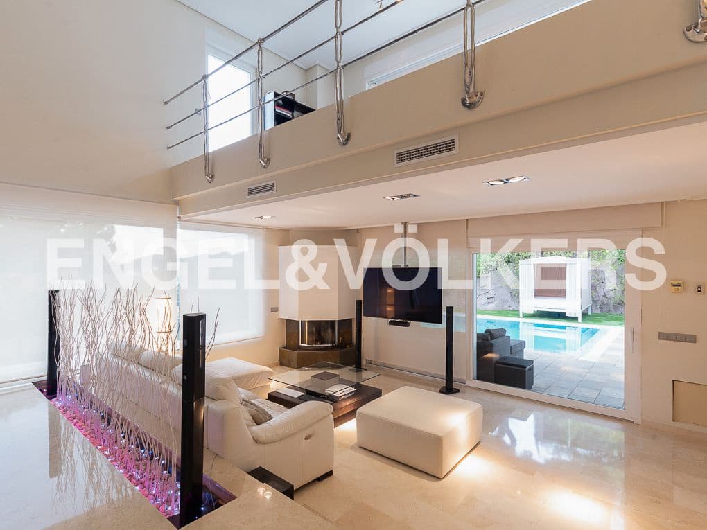 4 Zimmer Villa zu verkaufen in Gilet mit Pool Garage - 790.000 € (Ref: 8239283)