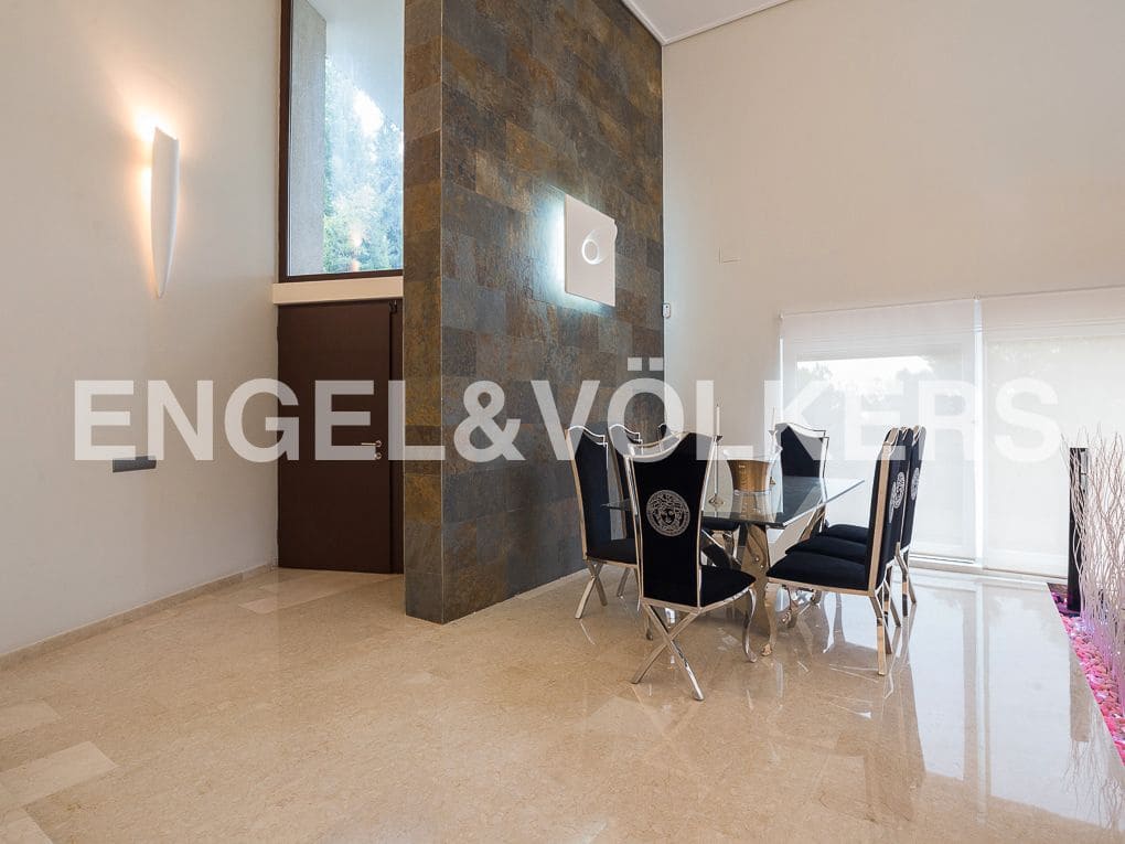 4 Zimmer Villa zu verkaufen in Gilet mit Pool Garage - 790.000 € (Ref: 8239283)