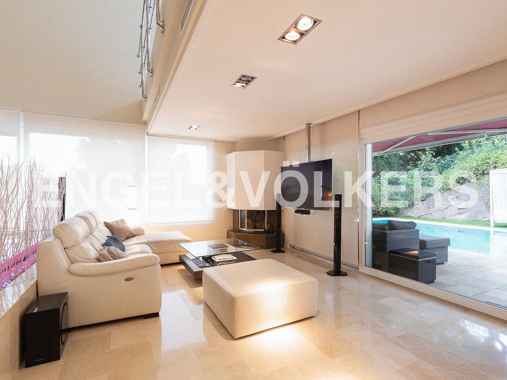 4 Zimmer Villa zu verkaufen in Gilet mit Pool Garage - 790.000 € (Ref: 8239283)