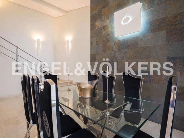 4 bedroom Villa for sale in Gilet with pool garage - € 790,000 (Ref: 8239283)