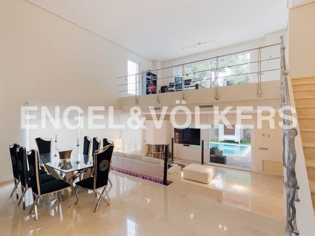 4 Zimmer Villa zu verkaufen in Gilet mit Pool Garage - 790.000 € (Ref: 8239283)