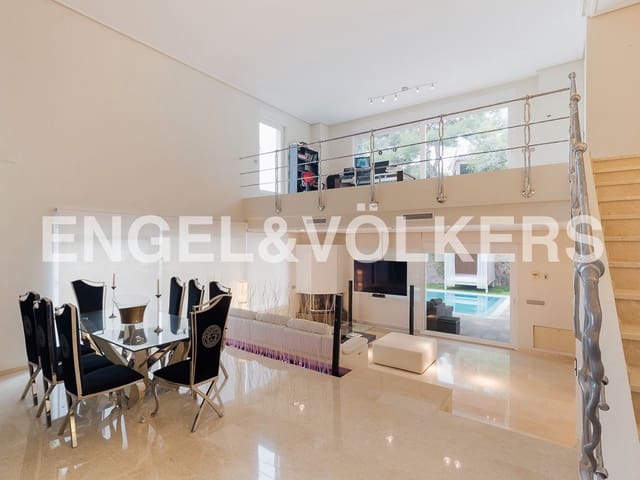 4 bedroom Villa for sale in Gilet with pool garage - € 790,000 (Ref: 8239283)