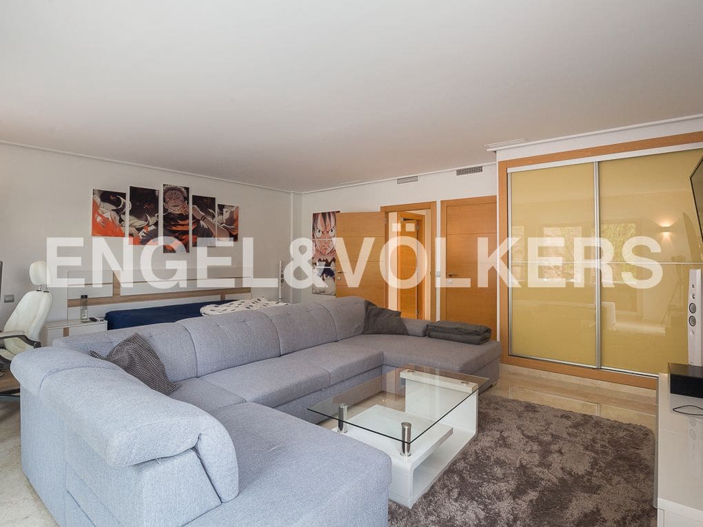 4 Zimmer Villa zu verkaufen in Gilet mit Pool Garage - 790.000 € (Ref: 8239283)