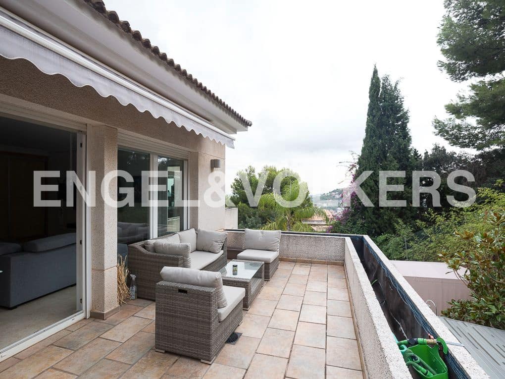 4 Zimmer Villa zu verkaufen in Gilet mit Pool Garage - 790.000 € (Ref: 8239283)