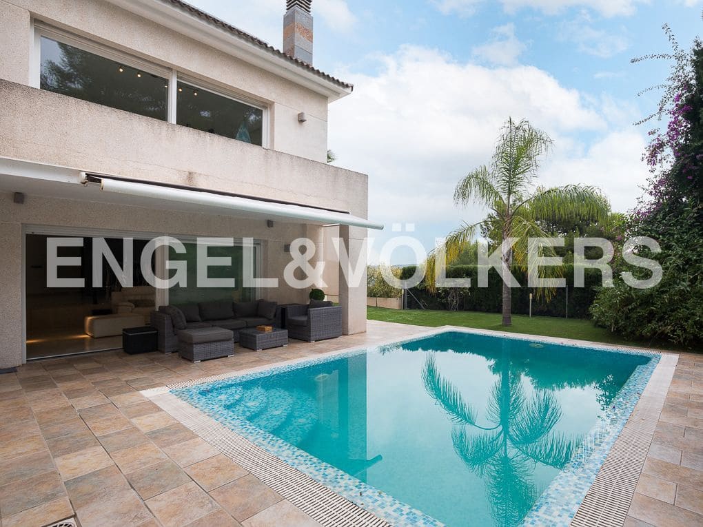 4 Zimmer Villa zu verkaufen in Gilet mit Pool Garage - 790.000 € (Ref: 8239283)