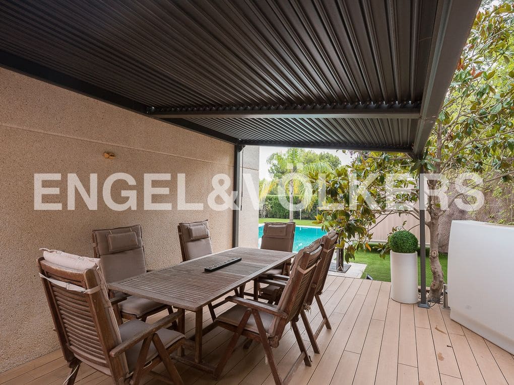 4 Zimmer Villa zu verkaufen in Gilet mit Pool Garage - 790.000 € (Ref: 8239283)