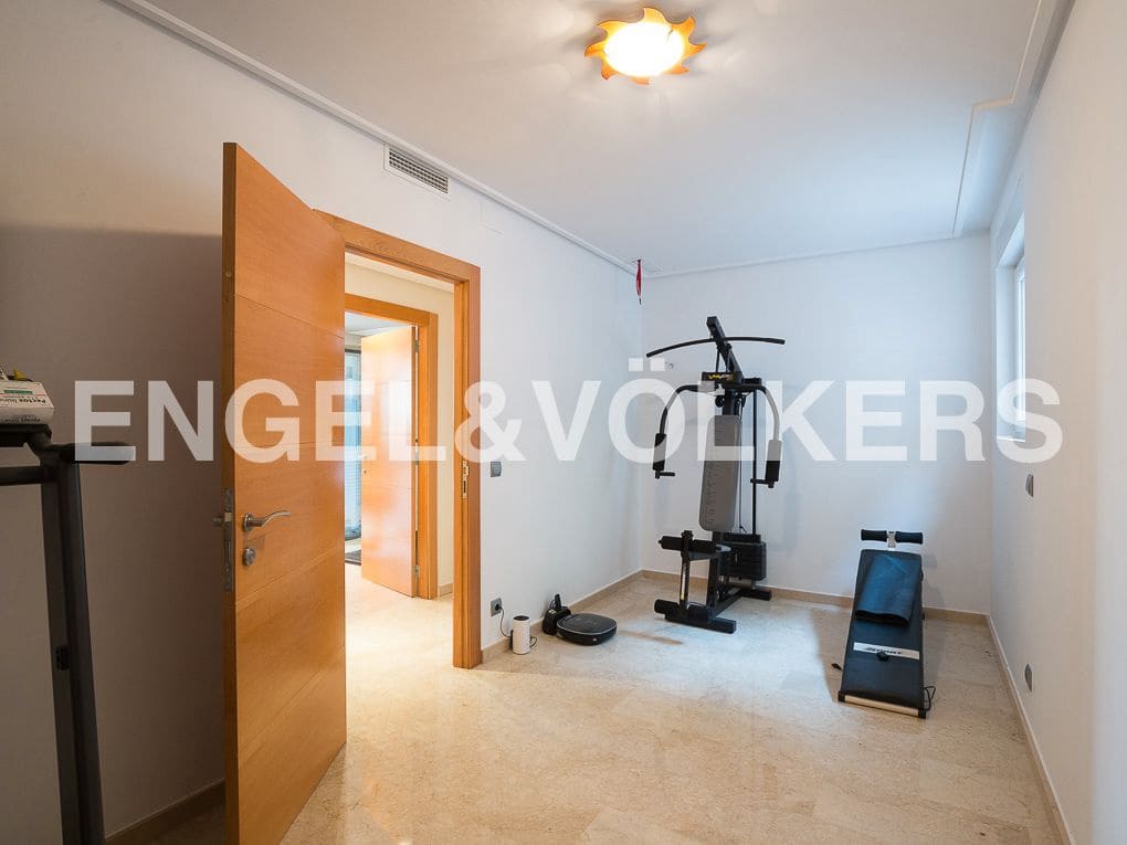 4 Zimmer Villa zu verkaufen in Gilet mit Pool Garage - 790.000 € (Ref: 8239283)