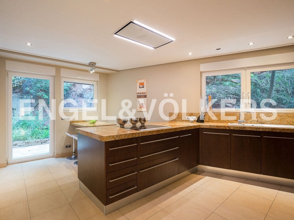 4 Zimmer Villa zu verkaufen in Gilet mit Pool Garage - 790.000 € (Ref: 8239283)