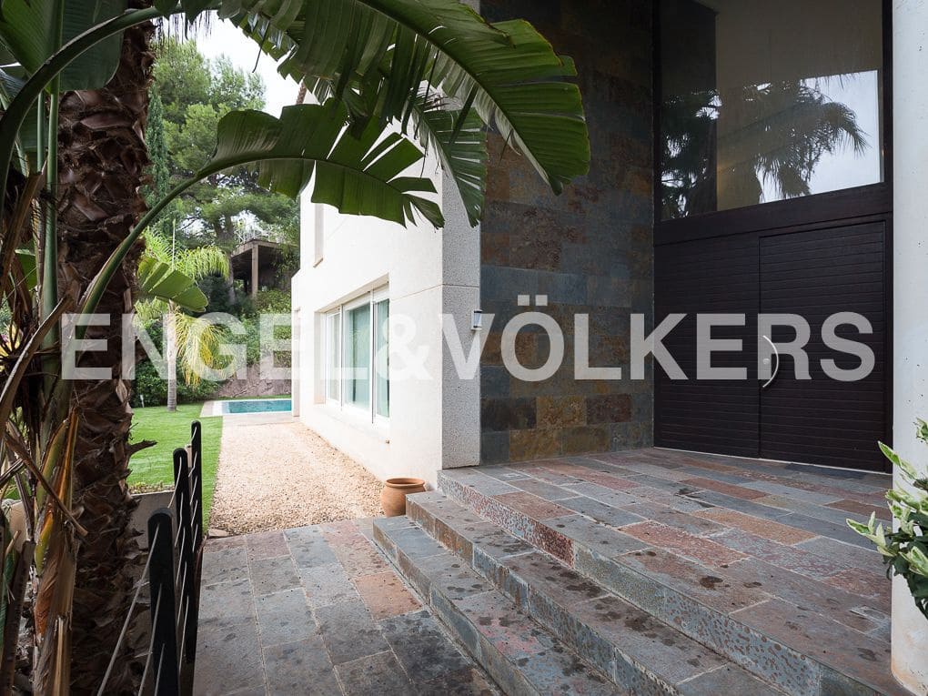 4 Zimmer Villa zu verkaufen in Gilet mit Pool Garage - 790.000 € (Ref: 8239283)