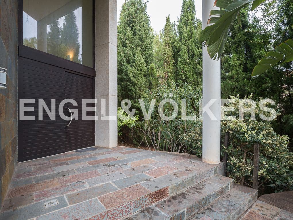 4 Zimmer Villa zu verkaufen in Gilet mit Pool Garage - 790.000 € (Ref: 8239283)