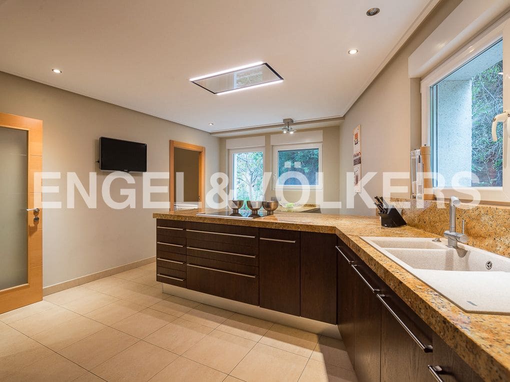 4 Zimmer Villa zu verkaufen in Gilet mit Pool Garage - 790.000 € (Ref: 8239283)