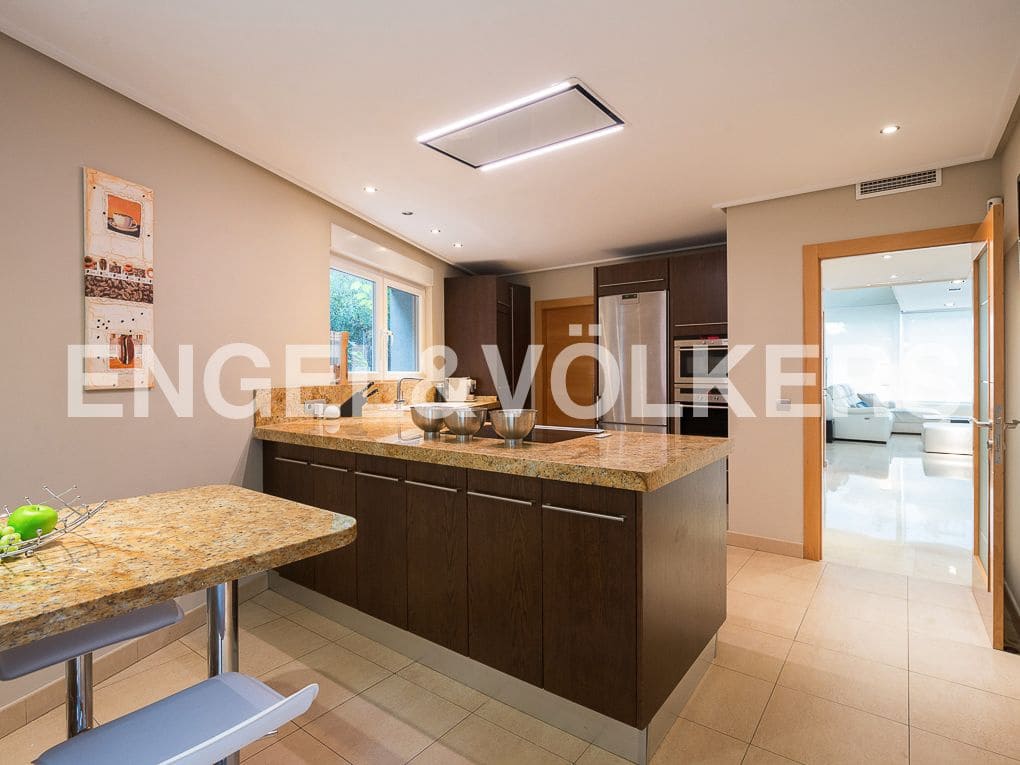 4 Zimmer Villa zu verkaufen in Gilet mit Pool Garage - 790.000 € (Ref: 8239283)