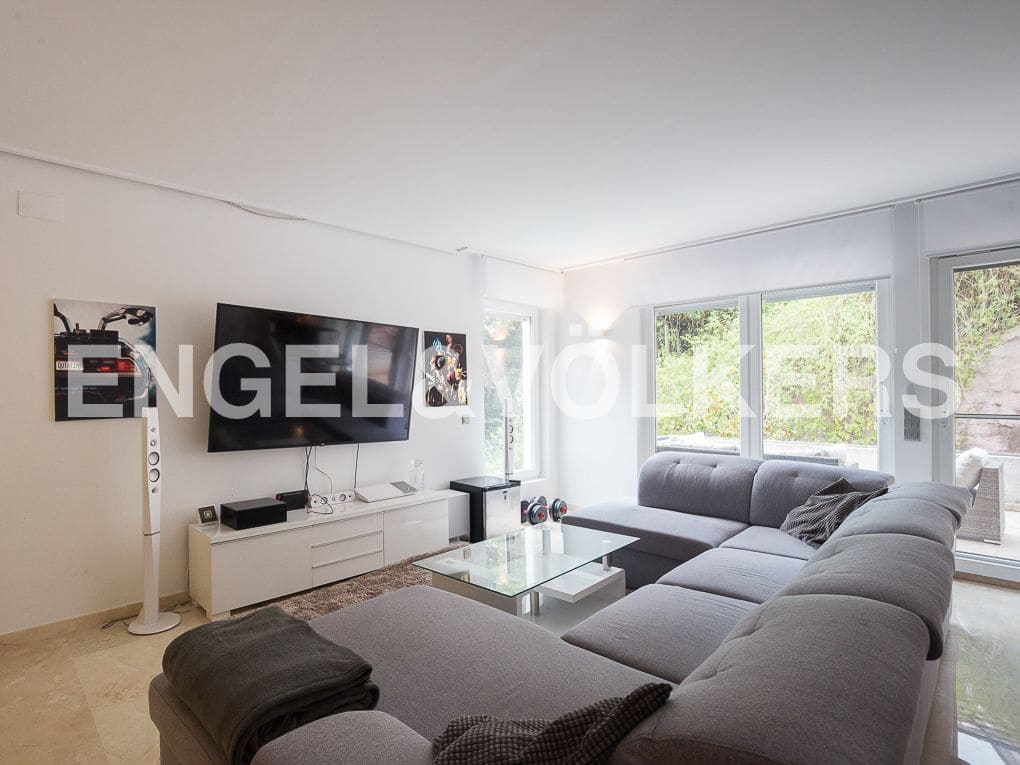 4 Zimmer Villa zu verkaufen in Gilet mit Pool Garage - 790.000 € (Ref: 8239283)