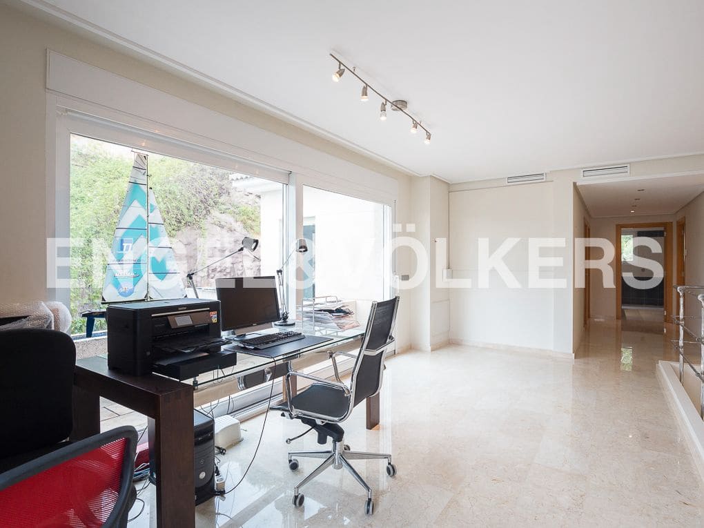 4 Zimmer Villa zu verkaufen in Gilet mit Pool Garage - 790.000 € (Ref: 8239283)