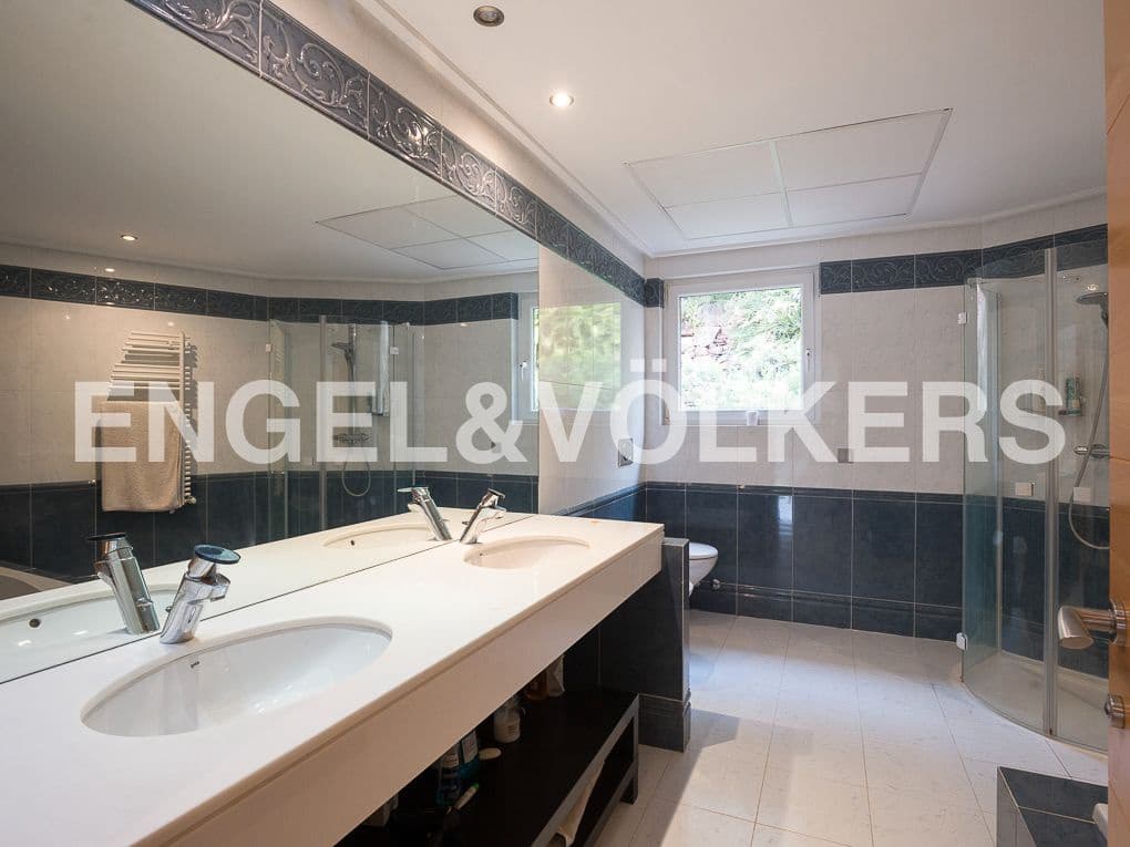 4 Zimmer Villa zu verkaufen in Gilet mit Pool Garage - 790.000 € (Ref: 8239283)