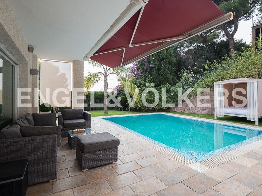 4 Zimmer Villa zu verkaufen in Gilet mit Pool Garage - 790.000 € (Ref: 8239283)