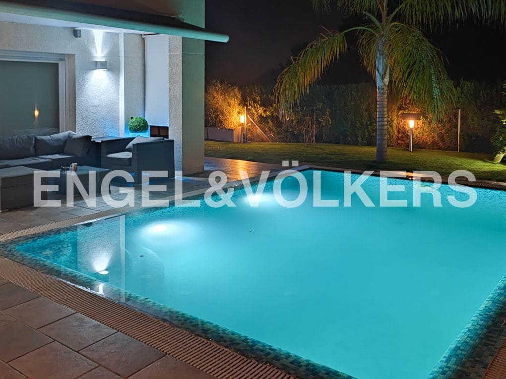 4 Zimmer Villa zu verkaufen in Gilet mit Pool Garage - 790.000 € (Ref: 8239283)