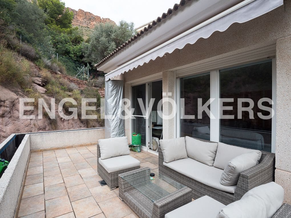 4 Zimmer Villa zu verkaufen in Gilet mit Pool Garage - 790.000 € (Ref: 8239283)