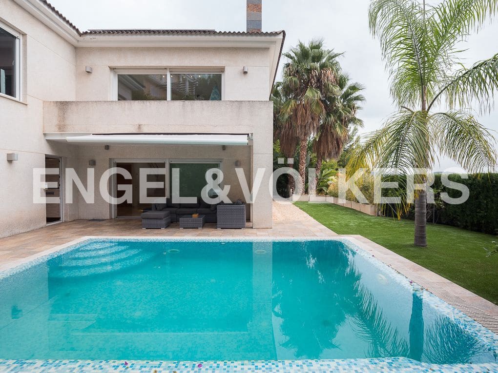 4 Zimmer Villa zu verkaufen in Gilet mit Pool Garage - 790.000 € (Ref: 8239283)