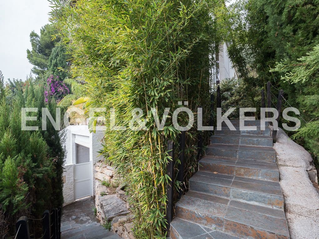 4 Zimmer Villa zu verkaufen in Gilet mit Pool Garage - 790.000 € (Ref: 8239283)