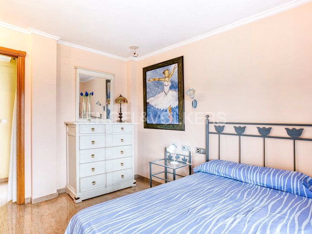 4 soverom Villa til salgs i Oliva med svømmebasseng garasje - € 570 000 (Ref: 8239287)