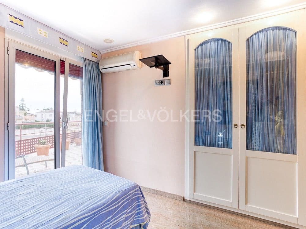 4 soverom Villa til salgs i Oliva med svømmebasseng garasje - € 570 000 (Ref: 8239287)