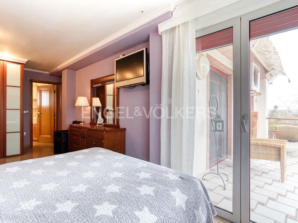 4 soverom Villa til salgs i Oliva med svømmebasseng garasje - € 570 000 (Ref: 8239287)