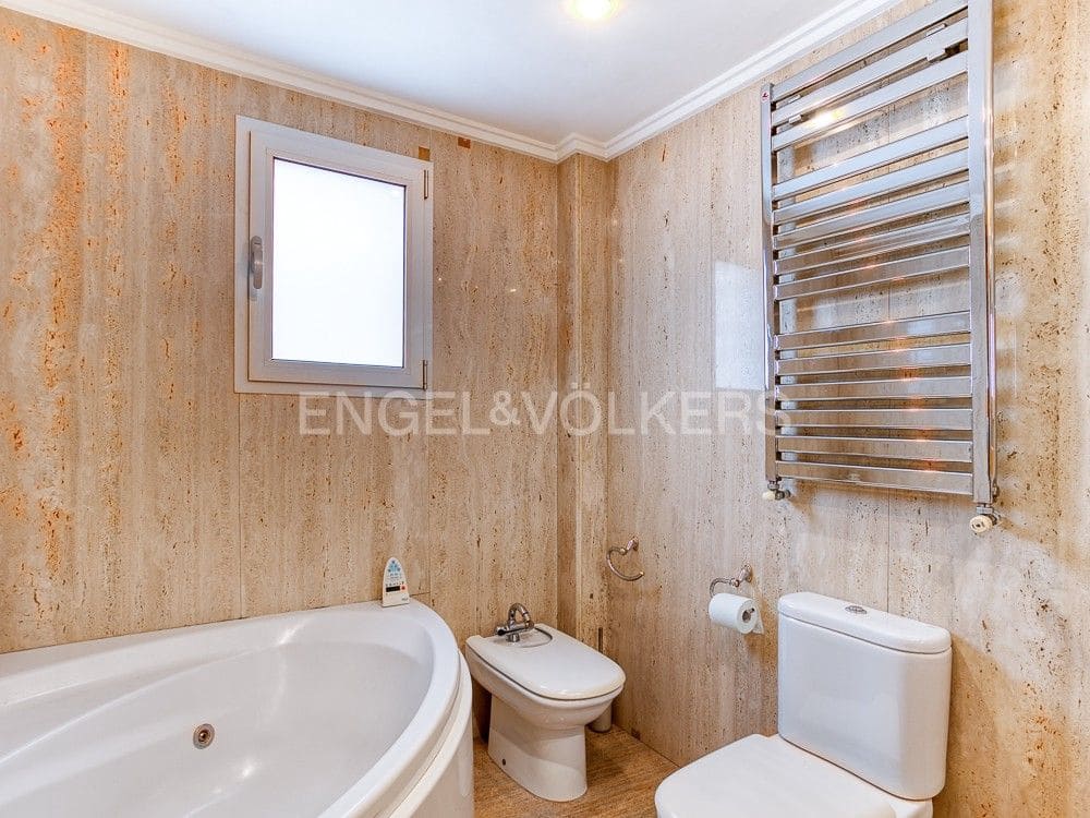 4 soverom Villa til salgs i Oliva med svømmebasseng garasje - € 570 000 (Ref: 8239287)