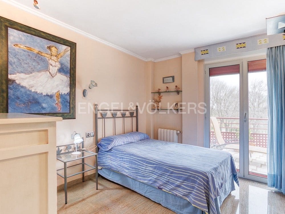 4 soverom Villa til salgs i Oliva med svømmebasseng garasje - € 570 000 (Ref: 8239287)