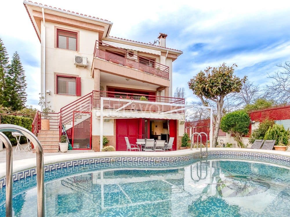 4 soverom Villa til salgs i Oliva med svømmebasseng garasje - € 570 000 (Ref: 8239287)