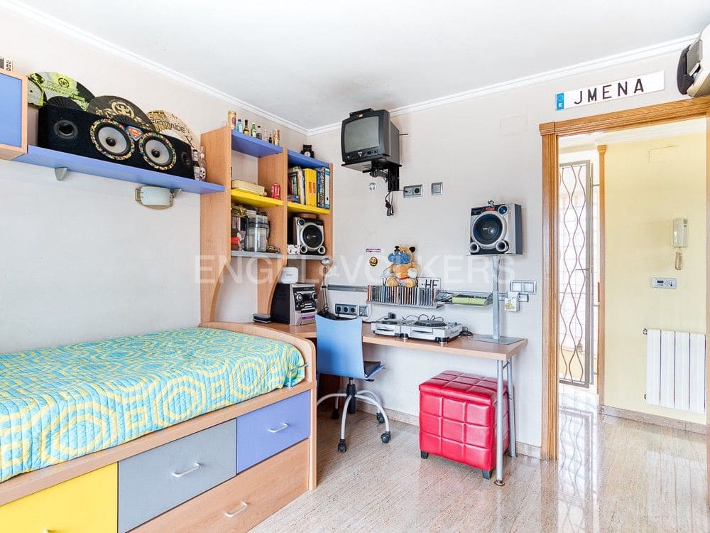 4 soverom Villa til salgs i Oliva med svømmebasseng garasje - € 570 000 (Ref: 8239287)
